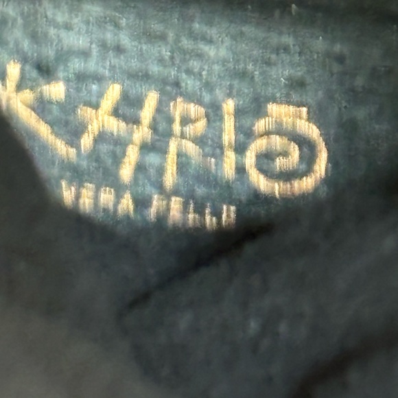 Beautiful and unique black and maroon color block buckle boot - Picture 5 of 6